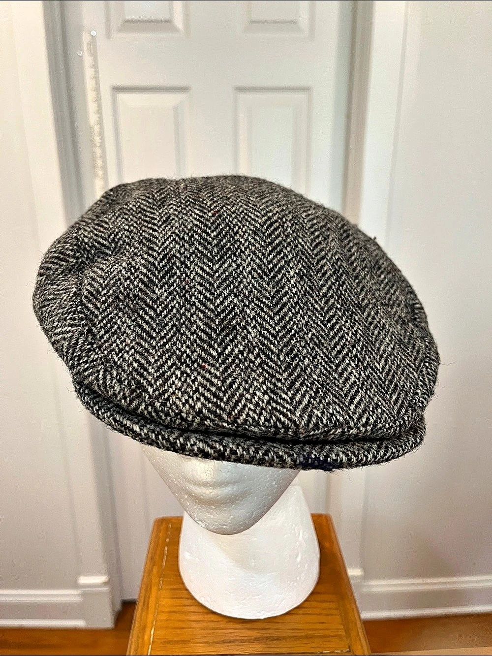 Eddie Bauer Harris Tweed flat cap Wool Herringbone Flat Cap in Gray & Black